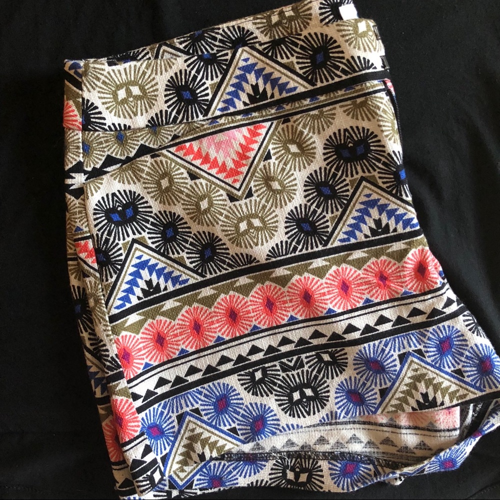 Patterned Shorts - NWOT - Picture 8 of 8